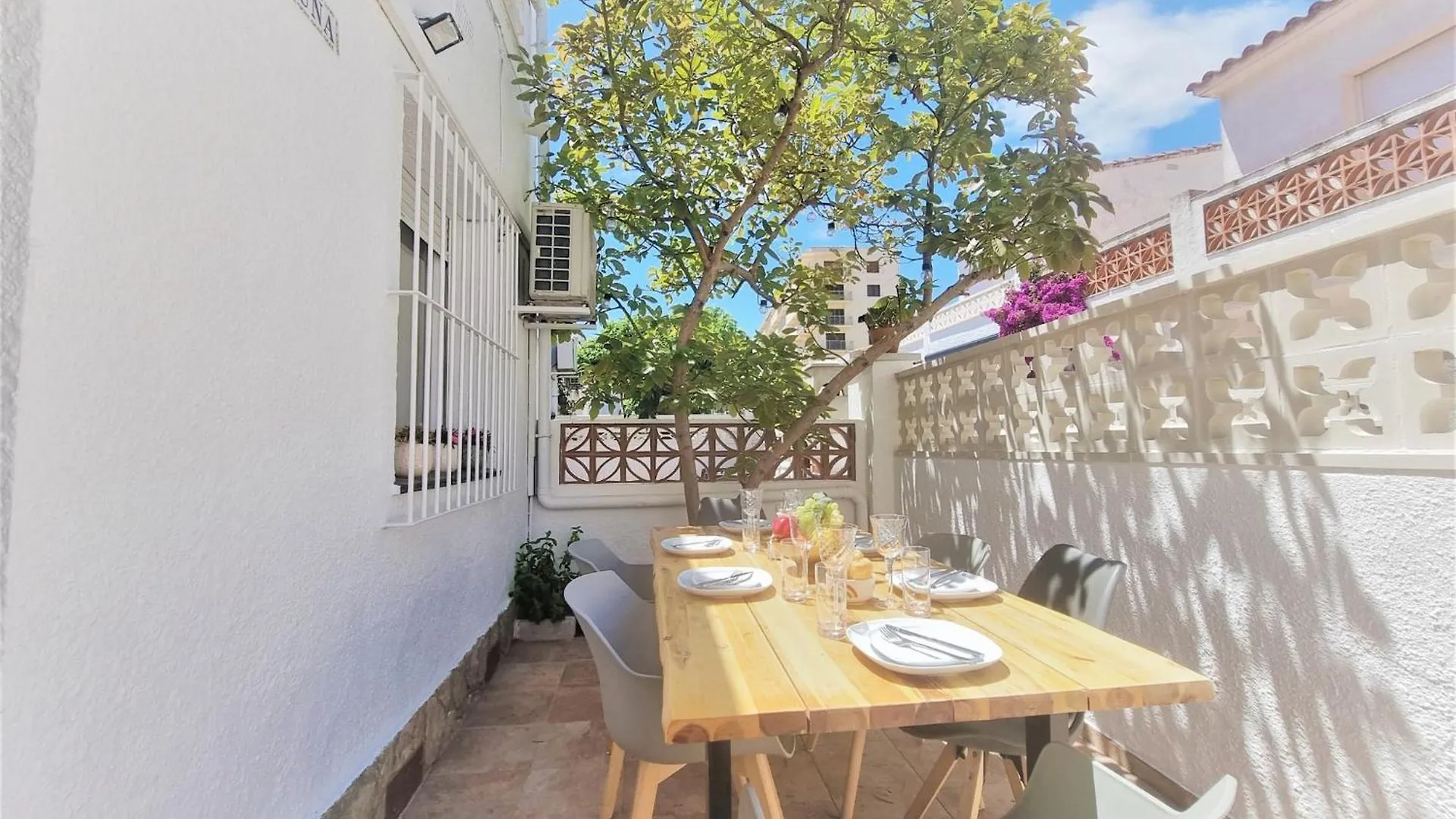 Beautifully Renovated Villa In L Escala L' Escala España